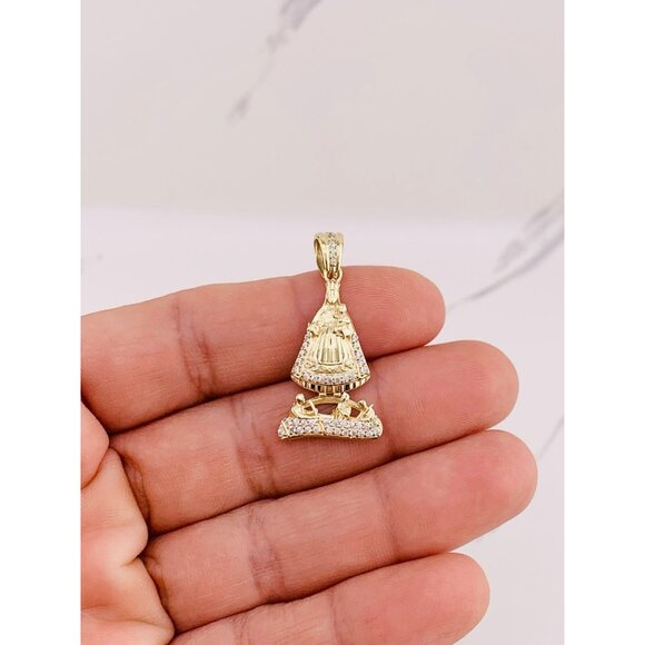 ❤️ 10k Gold pendant Virgin our lady of charity❤️ Virgen de la caridad